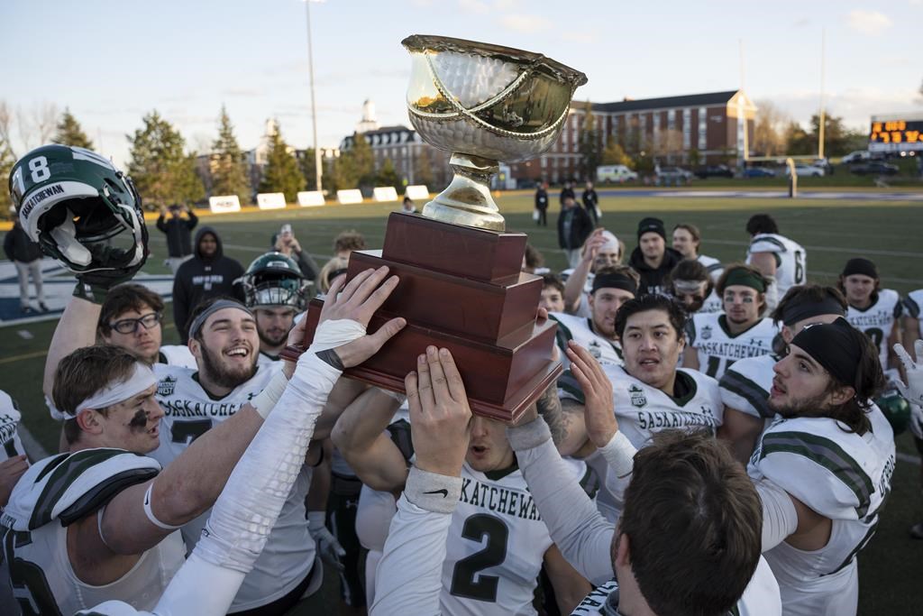 Le Rouge Et Or Et Les Huskies Accèdent À La Finale De La Coupe Vanier