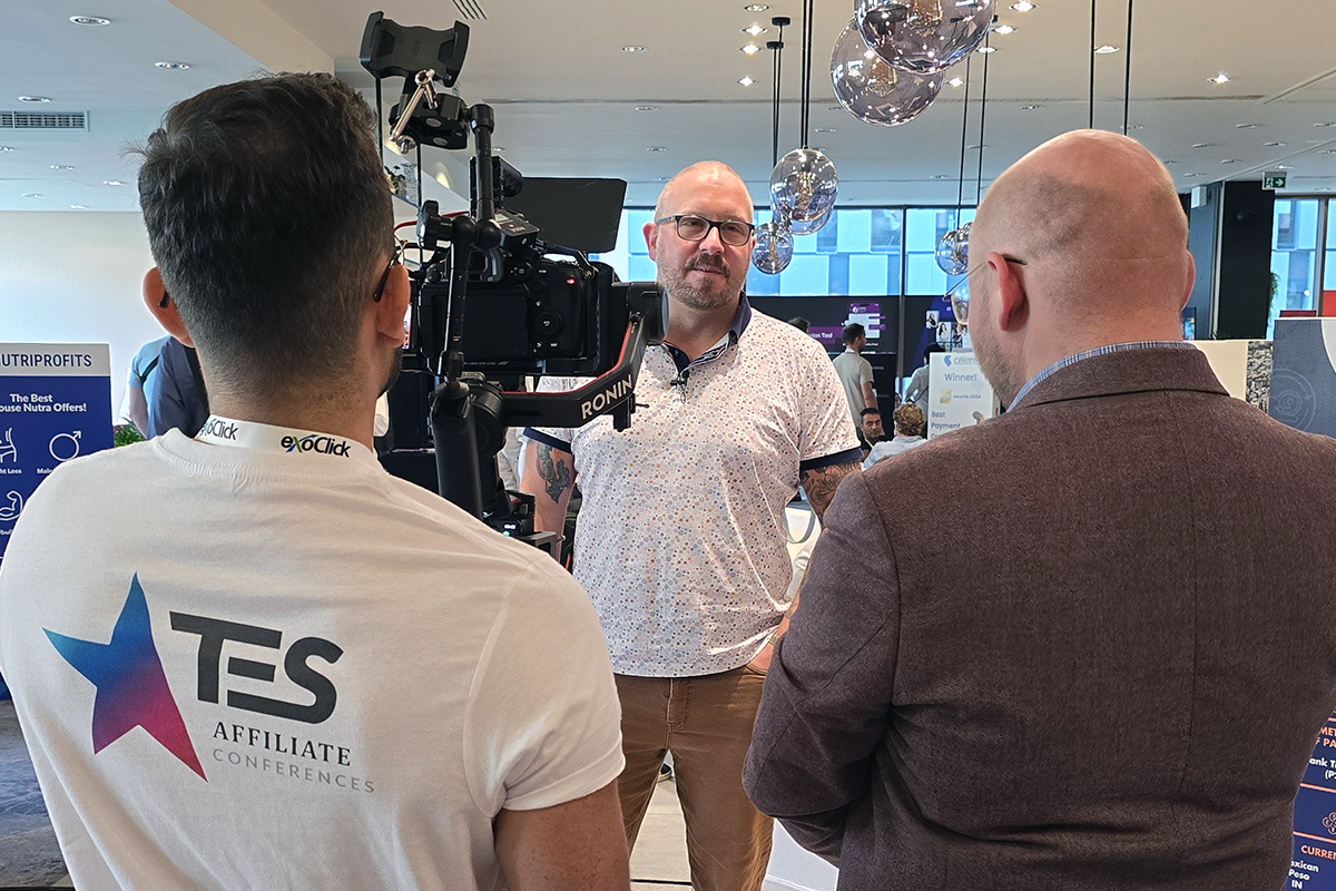 François Beaudry, Président de VIA Communication, donne une interview lors de la TES Affiliate Conference 2024 à Prague, République Tchèque.